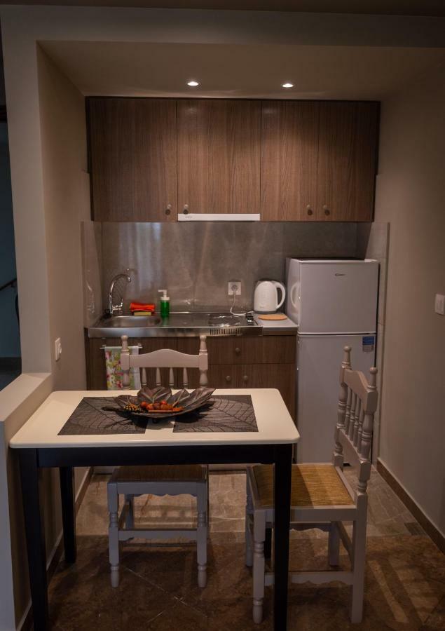 Maltezos Rooms Méthana エクステリア 写真